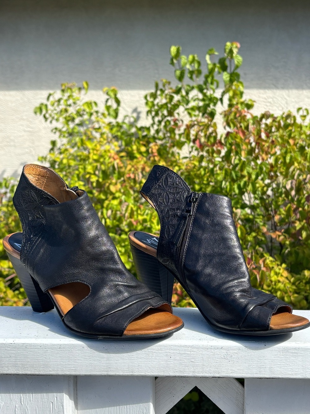 Miz Mooz Black Leather Open-Toe Block Heel Sandals